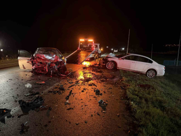Çanakkale’de bayramın 2’nci günü feci kaza... İki otomobil kafa kafaya çarpıştı: 3 ölü, 1 yaralı