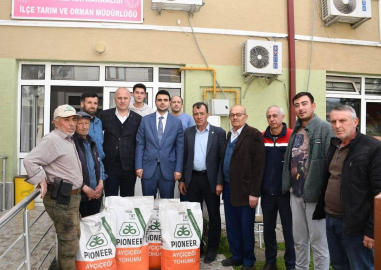 Çiftçilere ayçiçeği tohumu desteği ile bereketli topraklara katkı