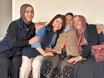 Evlat ekibi, çınarların bayram sevincini paylaştı