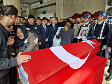 Bayram tatili için geldiği memleketinde kazada hayatını kaybeden uzman onbaşı son yolculuğuna uğurlandı