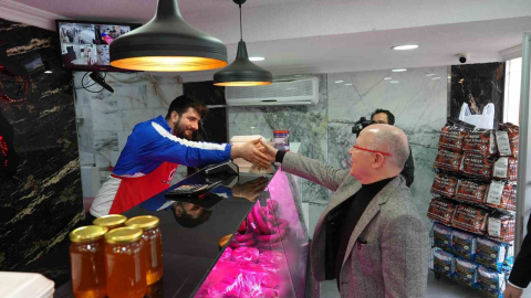 AK Parti Bursa İl Başkanı Davut Gürkan’dan esnafa destek, boykota tepki