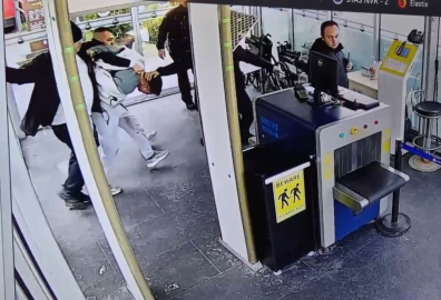 Bursa’da aranması olan şahıs tatil dönüşü sürprizle karşılandı: "Doğukan gel. Asayiş Polisi"