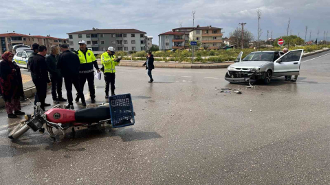 İznik’te otomobil ile motosiklet çarpıştı:1 yaralı