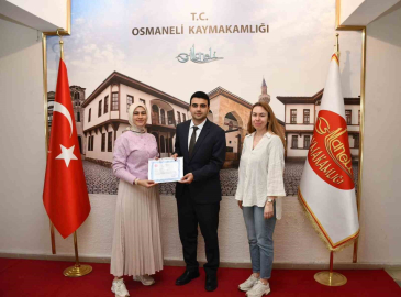 Sağlık kahramanına başarı belgesi takdim edildi