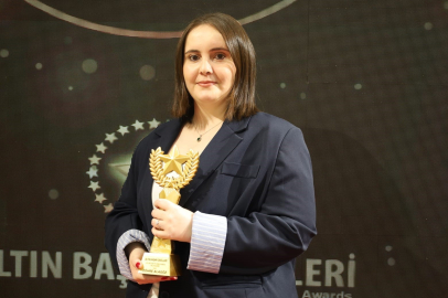 İHA Muhabiri Zöhre Alagöz’e "Yılın En İyi Savunma Muhabiri" ödülü