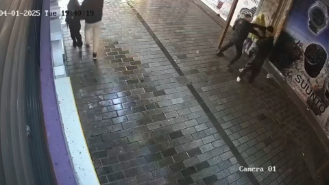 Beyoğlu’nda hareketli dakikalar: Kadına şiddet uygulayan şahsa bekçi müdahalesi