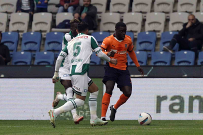 Trendyol Süper Lig: Başakşehir: 0 - Konyaspor: 0 (İlk yarı)