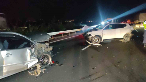 Otobanda 4 araç çarpıştı: 1 ölü, 7 yaralı