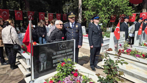 Emniyet Müdürü Turanlı, FETÖ’nün darbe gecesinde şehit düşen Alkan’ın mezarında: "O gece beraber savaştık"