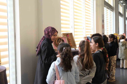 Bu sergide Türkçe’nin zenginlikleri anlatılıyor