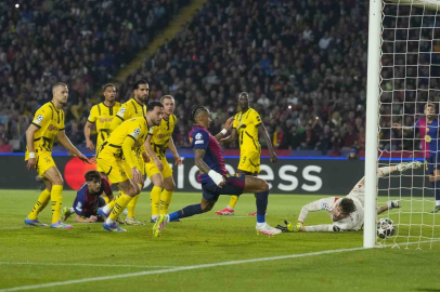 Barcelona yarı final kapısını araladı