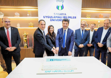 SUBÜ, tam kurumsal akreditasyonunu kutladı