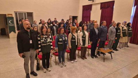 Gençlere kritik uyarı: "Herkesin elinde telefon var"