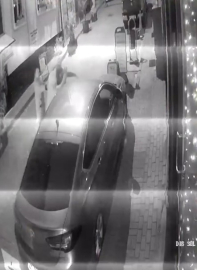 Engelli vatandaş sokak ortasında darbedildi