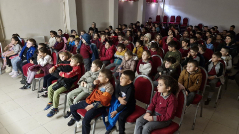 "Bir Hikaye Bin Neşe" şehrin dört bir yanındaki çocuklara mutluluk götürüyor