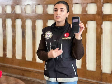 Sirkeci Garı’nda düzenlenen "En İyi Narkotik Polisi Anne" projesine yoğun ilgi