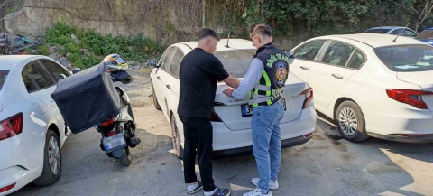 Kağıthane’de trafiğe tehlikeye düşüren motosiklet sürücüsüne cezai işlem uygulandı