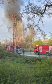 Arnavutköy’de gecekondu alev alev yandı