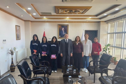 Burhaniye de Kaymakam Memiş, dereceye giren öğrencileri ödüllendirdi