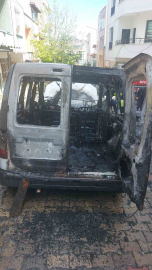 Tekirdağ’da park halindeki araç alev aldı, hurdaya döndü