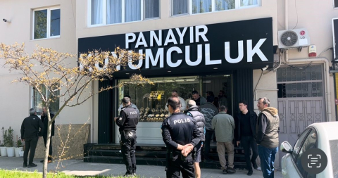 Soymak istedikleri kuyumcuya ateş açtılar, para makinasını vurdular