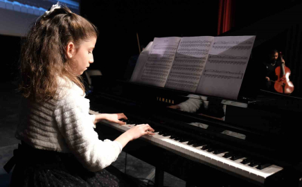 Büyükçekmece Belediyesi Halk Akademisi öğrencileri yeteneklerini sergiledi