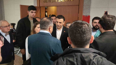 İzinsiz yürüyüşlere katılarak provokatif paylaşım yaptıkları iddia edilen 90 sanığın yargılanmasına başlandı