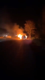 Seyir halindeki otomobil alev topuna döndü