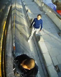 Yol vermediği gerekçesiyle İETT otobüsüne saldırıp camını kırdılar, o anlar kamerada