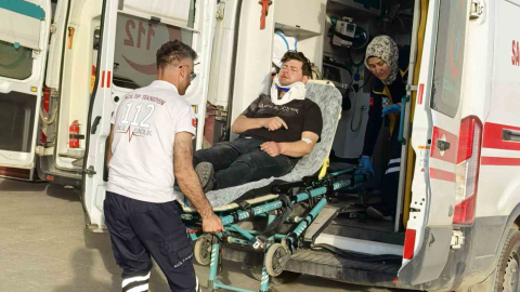 Kontrolden çıkan motosiklet önündeki otomobile çarptı