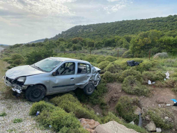 Ayvacık’ta şarampole yuvarlanan araçtaki 4 kişi yaralandı