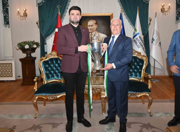 Bursaspor Başkanı Enes Çelik’ten Başkan Mustafa Bozbey’e teşekkür ziyareti