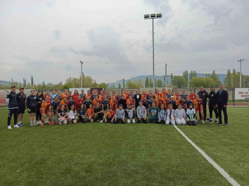 Bilecik Kolej Kız Spor Kulübü ile Galatasaray kadın futbol takımları hazırlık maçı yaptı