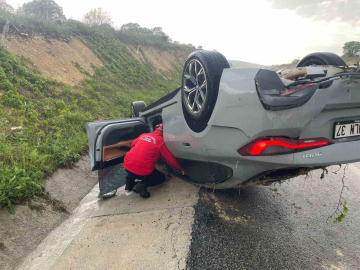 Balıkesir’de otobanda araç takla attı: 4 kişi yaralandı