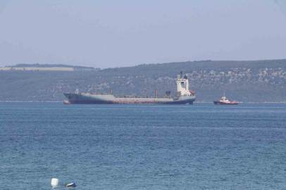 Çanakkale Boğazı’ndan geçen konteyner gemisi makine arızası yaptı