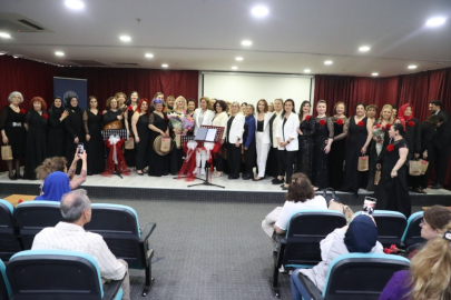 Gaziosmanpaşa’da Anneler Günü kutlamaları renkli görüntülere sahne oldu