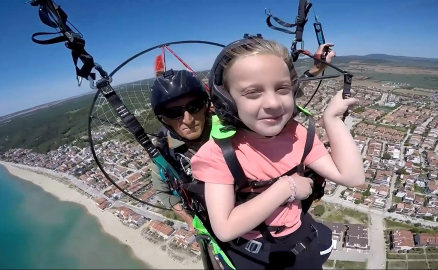 İlkokul öğrencisi Zeynep 200 metre yükseklikte İstiklal Marşı’nı ezbere okudu