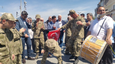 Gemlik’te başlayan askerlik Mudanya’da eğlenceyle sona erdi