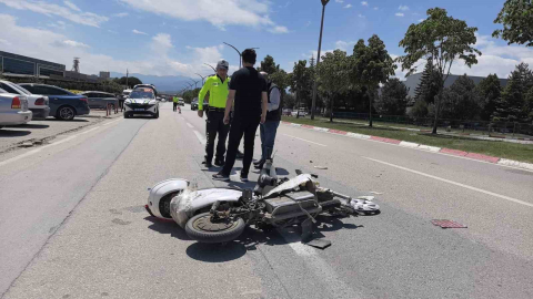 Ekipler dakikalarca dil döktü, parçalanan bisikletini bırakmamak için direndi