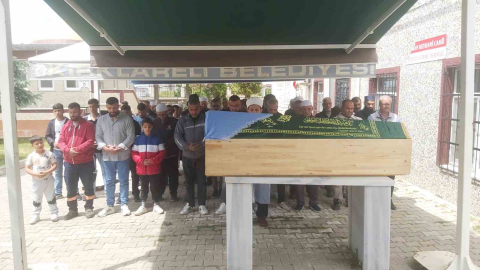 Dehşet zincirinde öldürülen kadın toprağa verildi