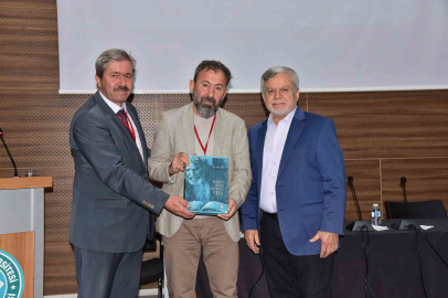 Balıkesir Uluslararası İlahiyat sempozyumuna ev sahipliği yaptı