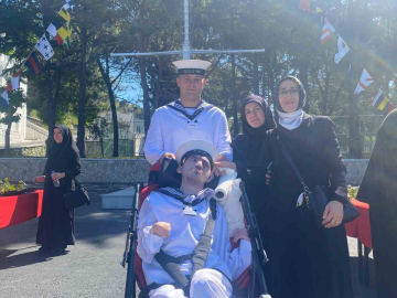 Engelleri aşıp üniformalarını gururla giydiler