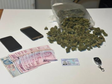 Uyuşturucu tacirlerinden akılalmaz yöntem: Uzaktan kumandalı gizli bölmeden uyuşturucu çıktı