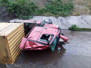 Bilecik’te dereye uçan tır sürücüsü hayatını kaybetti
