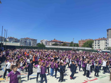 Mudanya’da 820 öğrenci zumba yaptı