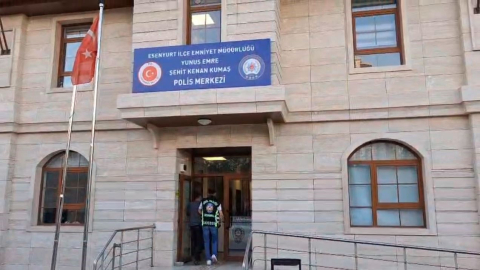 E-5’te kaynak yapan ve korna çalan sürücüyü ölümle tehdit eden şahıs yakalandı