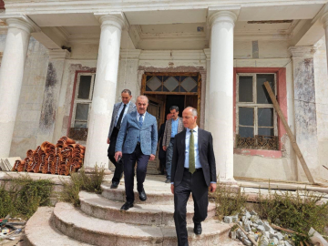 Ayvalık’ta Tarihi Kız Meslek Lisesi’nin restorasyonu sürüyor