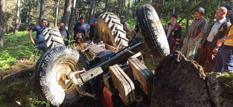 Sındırgı’da traktör altında kalan sürücü hayatını kaybetti