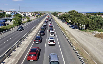 Tekirdağ-İstanbul yolunda tatil dönüşü yoğunluğu