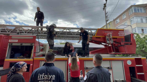Tekirdağ’da evde çıkan yangında 3’ü çocuk 5 kişiyi itfaiye erleri kurtardı